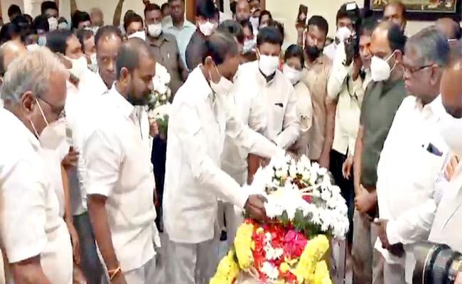Telugu states mourn Andhra's former CM Rosaiah